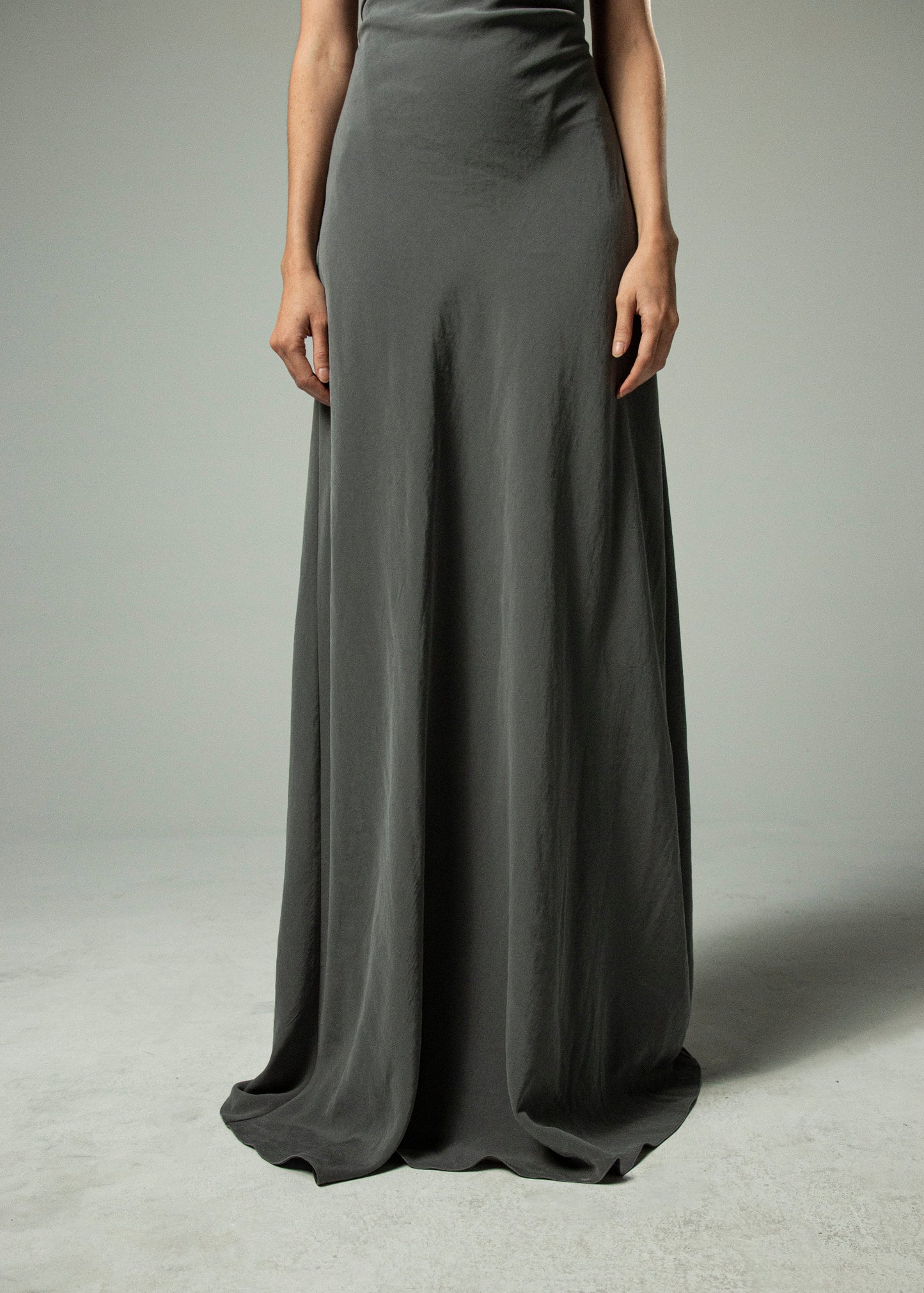 Vestido Rina Gris 'Cupro Touch'