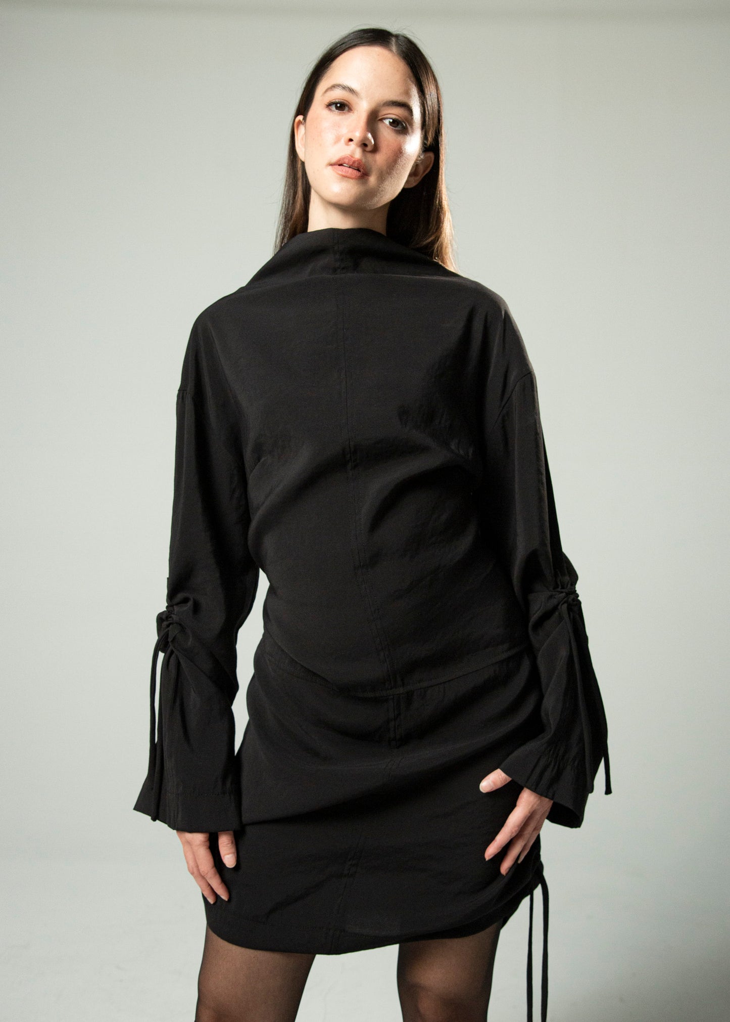 Mini Vestido Gaku Negro 'Cupro Touch'