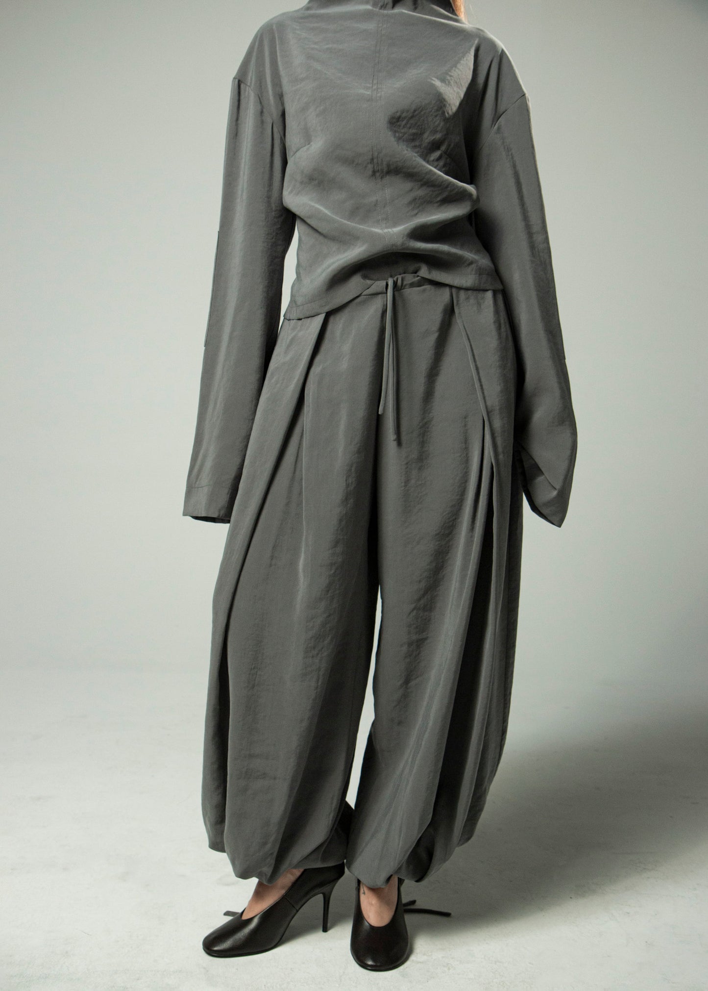 Pantalón Baki Gris 'Cupro Touch'